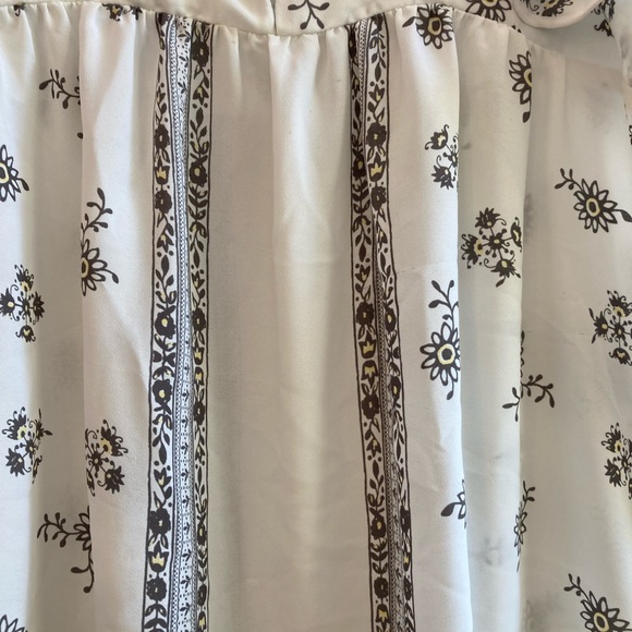 Loft chiffon baby doll top. Gray white yellow wildflower print. No flaws. Medium - Picture 4 of 10
